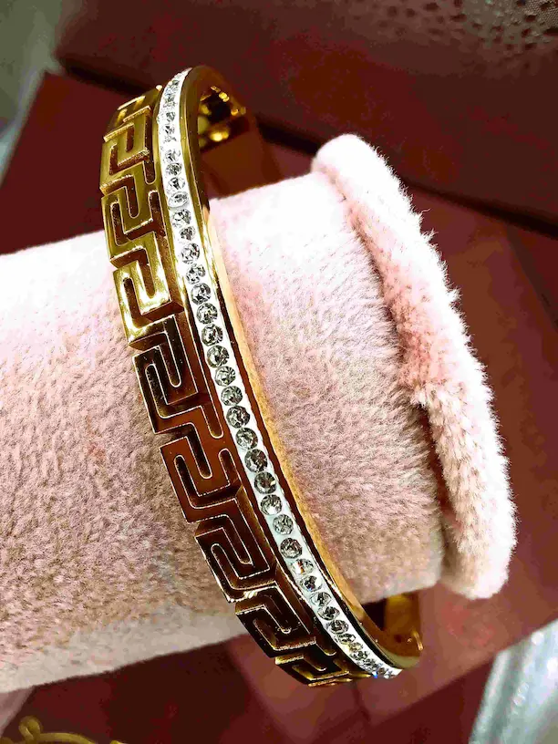 Stylish gold plated bracelet for women - Lorieyn jewellery