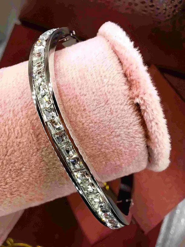 Stylish gold plated bracelet for women - Lorieyn jewellery