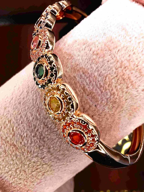 Stylish gold plated bracelet for women - Lorieyn jewellery