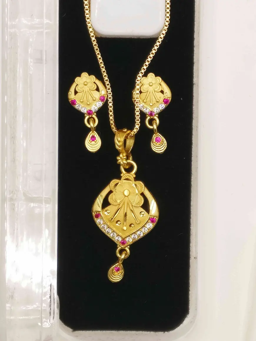 Stylish gold plated pendant for women - Lorieyn jewellery